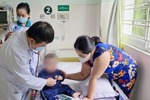 Bác sĩ Cần Thơ phẫu thuật vá thông liên thất thành công cho bé 9 tháng tuổi