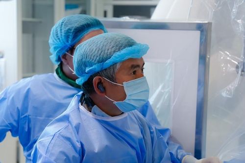 Bác sĩ bệnh viện S.I.S Cần Thơ thị phạm chữa đột quỵ cho hơn 500 bác sĩ trên thế giới theo dõi