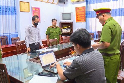 Khởi tố cựu phó giám đốc ngân hàng nhận hối lộ để lập khống hồ sơ vay