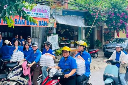 Tuổi trẻ Nghệ An tiếp sức kỳ thi tuyển sinh lớp 10: Hàng trăm suất cơm nghĩa tình tặng sĩ tử