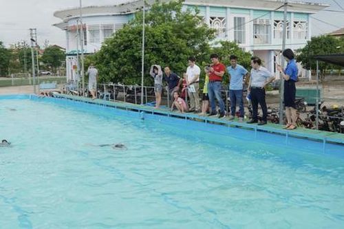 Học sinh khó khăn ở Quảng Trị được học bơi miễn phí
