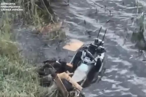 Video UAV Ukraine truy đuổi, tấn công lính Nga lái mô tô nước vượt sông Dnipro