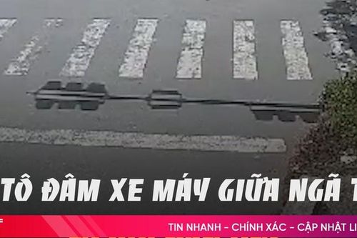Ô tô đâm xe máy giữa ngã tư, người đàn ông thoát chết thần kỳ