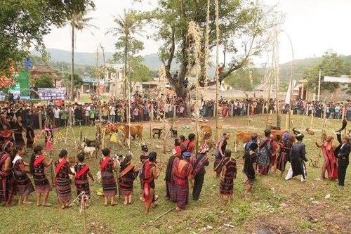 Dưới mái nhà chung - Bài 2: Xóa bỏ hủ tục, gìn giữ bản sắc văn hóa truyền thống