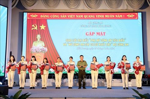 Phụ nữ Công an thi đua nâng cao ngoại ngữ, ứng dụng công nghệ