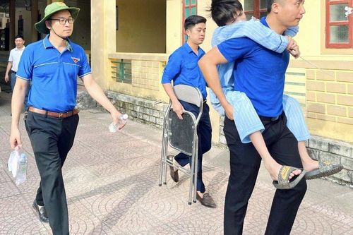 Nghệ An: Thí sinh vừa mổ ruột thừa nhưng vẫn quyết tâm đi thi