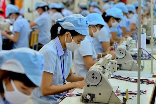 Đơn hàng dệt may phục hồi, tìm nguồn lực giải bài toán chuyển đổi xanh
