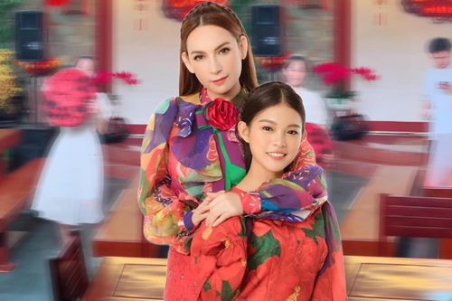 Con nuôi Phi Nhung mặt không son phấn tập hát, nhan sắc được khen ngợi