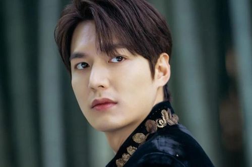 Lee Min Ho chốt ngày quan trọng với 'người yêu', đàng gái kém Jisoo BLACKPINK 1 tuổi