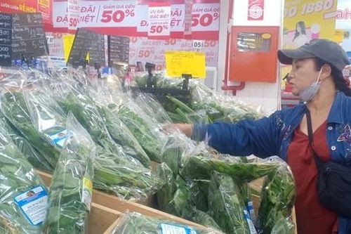 Giảm thiểu rác thải nhựa nhìn từ siêu thị: Phong trào dùng lá chuối gói rau quả đã biến mất