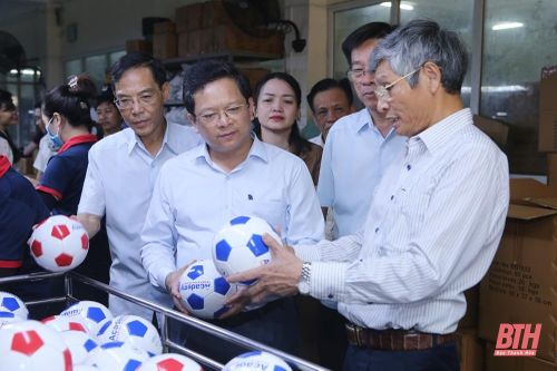 Đoàn công tác của Ban Kinh tế Trung ương khảo sát tại Công ty CP dụng cụ thể thao Delta và Công ty CP cấp nước Thanh Hóa