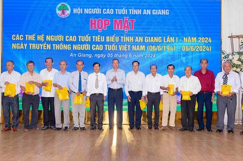 Họp mặt các thế hệ người cao tuổi tiêu biểu tỉnh An Giang