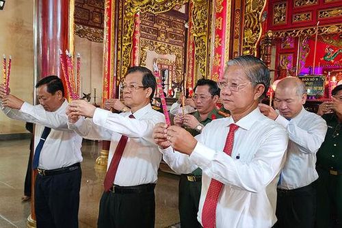 Bí thư Tỉnh ủy An Giang Lê Hồng Quang chúc mừng Đại lễ Tam hợp của Phật giáo Tứ Ân Hiếu Nghĩa