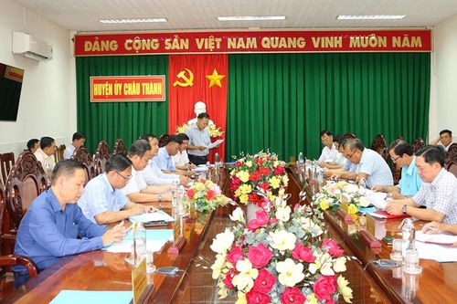 Thường trực Huyện ủy Châu Thành họp báo Bí thư xã, thị trấn