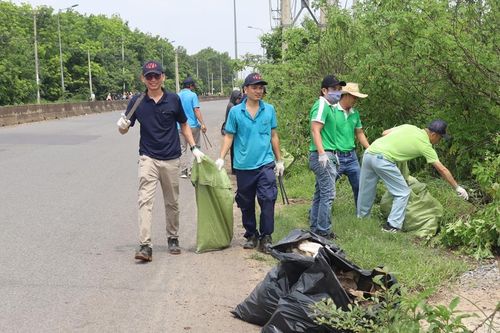 Gần 400 công nhân Khu công nghiệp Long Đức dành 2 giờ làm việc đi nhặt rác