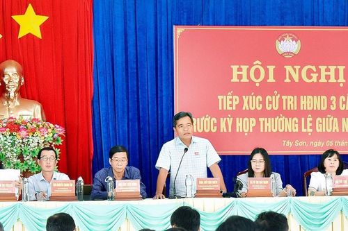 Bí thư Tỉnh ủy, Chủ tịch HĐND tỉnh Gia Lai Hồ Văn Niên tiếp xúc cử tri tại TP. Pleiku