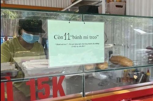 Độc lạ 'bánh mì treo' ở Phú Yên với mong muốn không còn ai bị đói