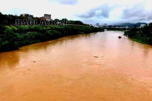 Xuất hiện lũ tiểu mãn trên sông Hồng