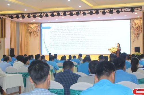 Tập huấn nghiệp vụ cho cán bộ công đoàn cơ sở