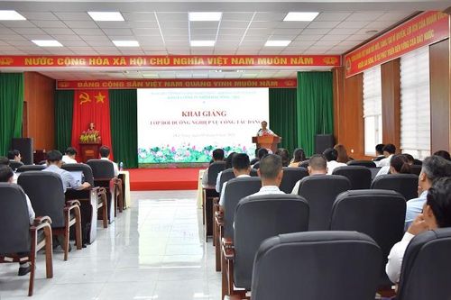 Công ty Nhôm Đắk Nông: Khai giảng Lớp bồi dưỡng nghiệp vụ công tác Đảng