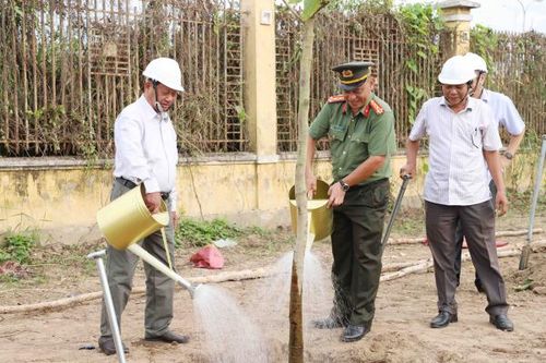 Công an tỉnh Sóc Trăng tổ chức 'Tết trồng cây đời đời nhớ ơn Bác Hồ'