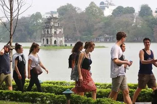 Hà Nội thu hút du khách quốc tế cả bốn mùa