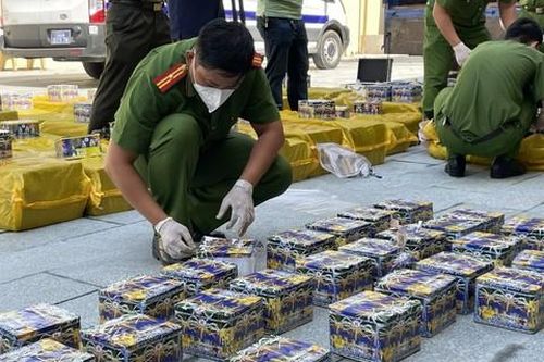 Thủ đoạn mua bán pháo lậu ở vùng ven TPHCM