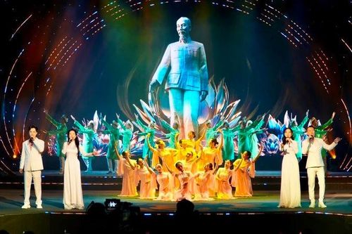 Xúc động chương trình nghệ thuật 'Con đường thế kỷ Người đi'