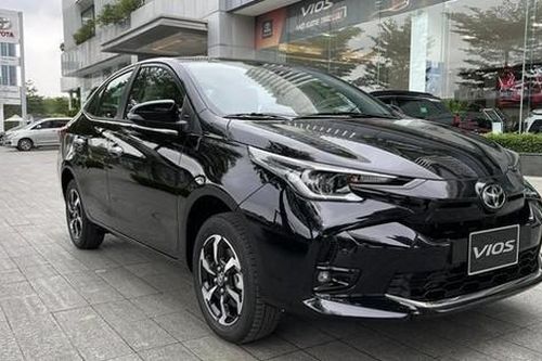 Giá lăn bánh Toyota Vios mới nhất 'rẻ bèo', Hyundai Accent và Honda City gặp khó