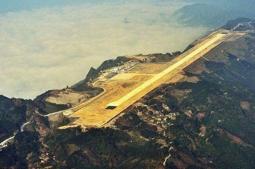 Những sân bay nguy hiểm và kỳ lạ nhất thế giới khiến phi công 'tái mặt'