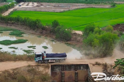 Nhức nhối khai thác tài nguyên ở huyện Đức Linh (Bình Thuận):Bài 2: Tiền từ đất, cát khai thác trái phép vào túi ai?