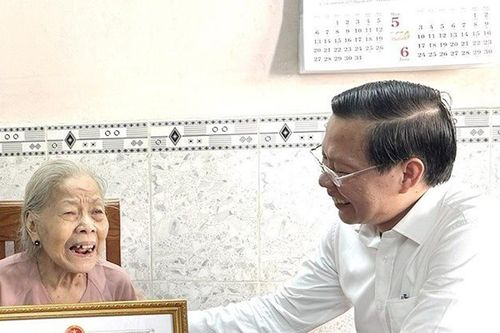 TP HCM tổ chức nhiều đoàn đến thăm, chúc thọ người cao tuổi