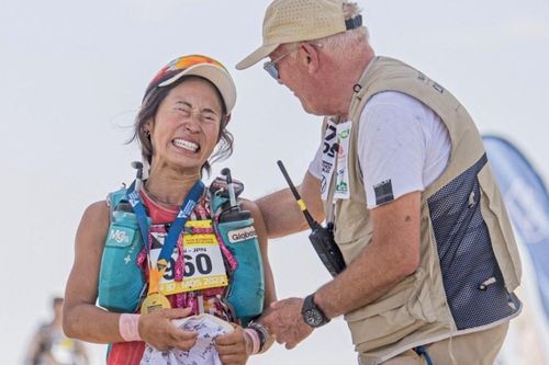 Runner Nhật đông lạnh trứng ngay sau cuộc đua 170 km trên dãy Himalaya