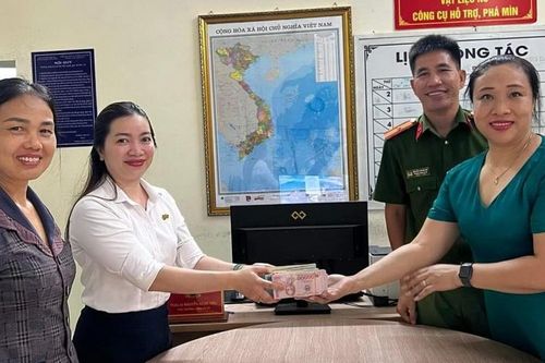 Trả lại 240 triệu đồng cho nhân viên công ty ở Hà Nội chuyển khoản nhầm