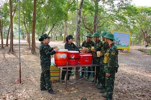 'Chén nước nghĩa tình' tiếp sức mùa huấn luyện