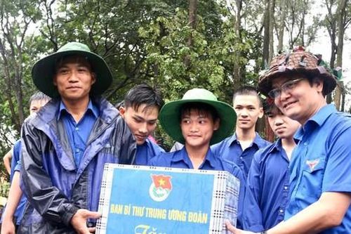 Thanh niên tình nguyện 'vượt nắng thắng mưa' hoàn thành nhiệm vụ được giao