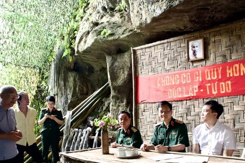 Sắp bấm máy dự án phim truyền hình dài tập về 'Bộ đội Cụ Hồ'