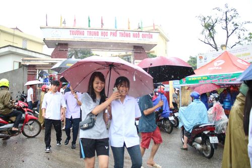 Thí sinh Thái Nguyên hoàn thành môn thi đầu tiên trong niềm hân hoan