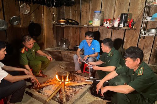 Cuộc chiến chống ma túy trên đỉnh Pù Hu và sự quyết tâm 'xanh' lại bản Tà Cóm