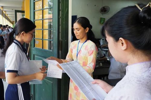 Thí sinh thi vào 10 TPHCM tự tin bước vào môn thi Ngoại ngữ