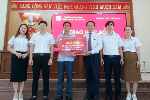 HHT dành hàng chục tỷ đồng để tặng học bổng cho học sinh sinh viên
