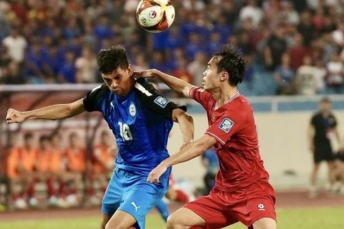 Tuấn Hải giúp đội tuyển Việt Nam thắng kịch tính Philippines