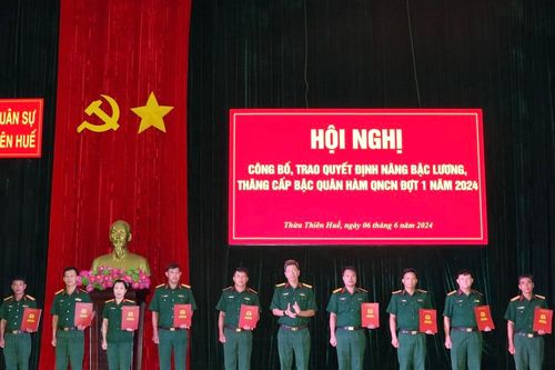Thăng quân hàm, nâng lương cho 171 quân nhân chuyên nghiệp ở Thừa Thiên Huế