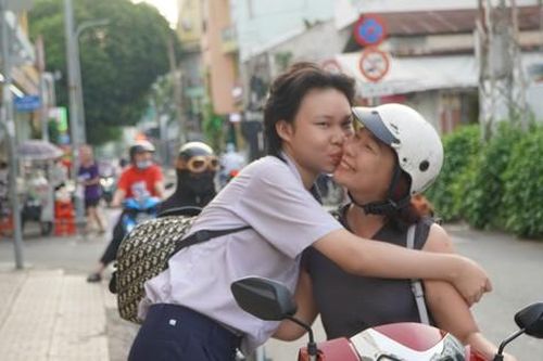 Gần 400 thí sinh vắng mặt trong ngày làm thủ tục thi vào lớp 10 ở TPHCM