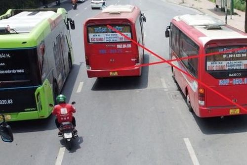 Đề xuất cấm xe khách đi làn trong cùng đường Phạm Hùng ở Hà Nội