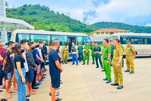 Bắt 4 đối tượng trong đường dây mua bán người