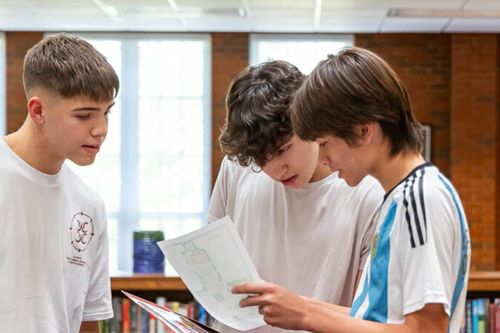 Quốc gia có điểm IELTS trung bình 7.0, bắt buộc tiếng Anh từ tiểu học