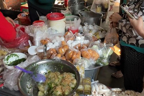 Khu chợ mua thả ga không cần hỏi giá, ăn no bụng chưa hết 50.000 đồng