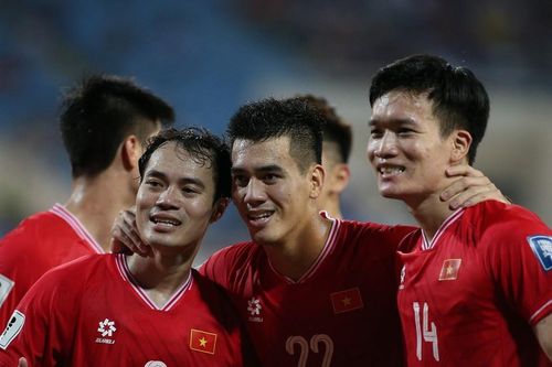 Tuyển Việt Nam thắng kịch tính Philippines: Văn Toàn xuất sắc nhất