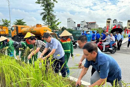 Ra quân làm sạch môi trường nhân ngày Môi trường thế giới